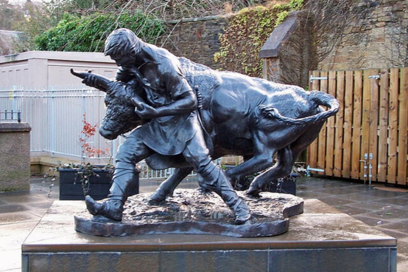The Turnbull Monument can be found at the Hawick Heritage Hub. It was built to honour a man known as Rule (or Ruel) who saved King Robert the Bruce in Stirling when a bull was charging at him by successfully turning the bull’s head as he wrestled it.