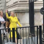 Andrea Jenkyns' gesture as she arrives at Downing Street (Pic: @clewlow_alex)