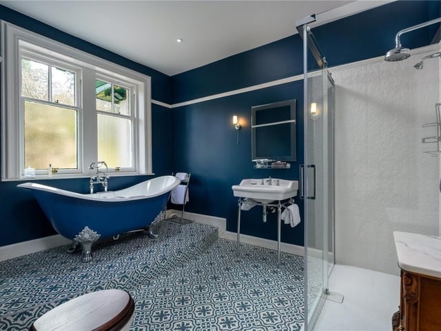 Bedroom 2 en-suite.