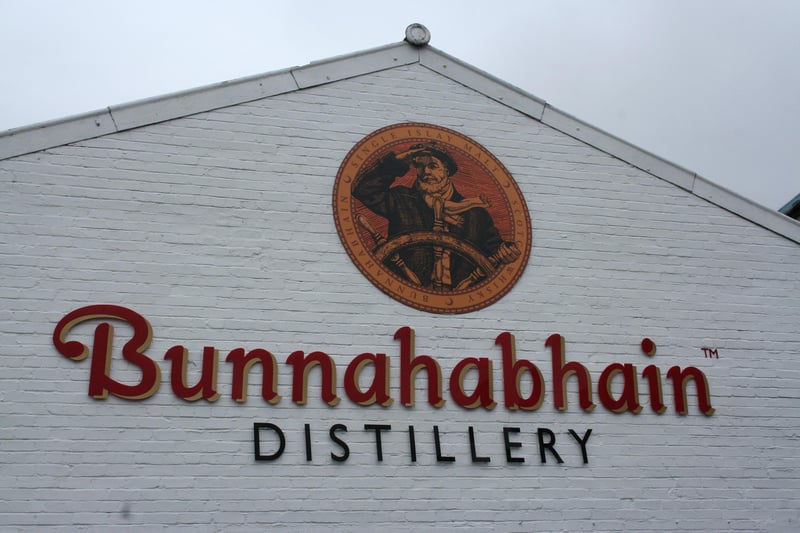 Bunnahabhain Distillery can be found on the north side of the Island of Islay near Port Askaig, it was founded in 1881. Its name is derived from the Scottish Gaelic for ‘mouth of the river’ (Bun na h-Abhainn) and you pronounce its name like "bu-na-ha-venn".