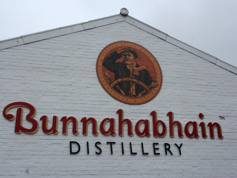 Bunnahabhain Distillery can be found on the north side of the Island of Islay near Port Askaig, it was founded in 1881. Its name is derived from the Scottish Gaelic for ‘mouth of the river’ (Bun na h-Abhainn) and you pronounce its name like "bu-na-ha-venn".