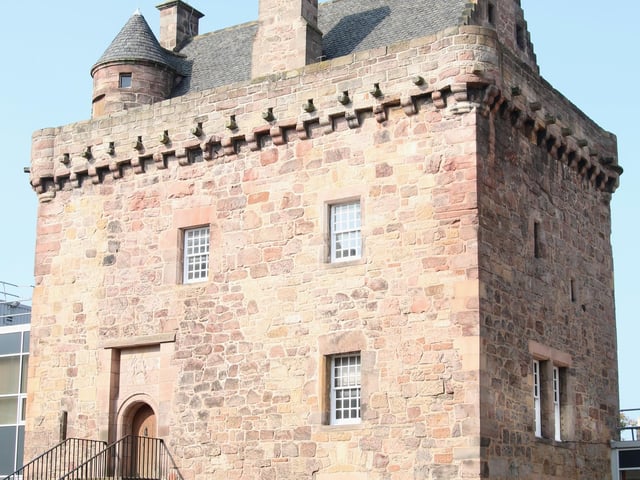 Although not in the Old Town, this building is worth a mention due to its age. Sometimes referred to as Merchiston Castle, this five-storey L-plan tower was built around 1454 by Alexander Napier, the second Laird of Merchiston. The building remained in the Napier family for several centuries and it is recorded that John Napier, the inventor of logarithms was born here in 1550. How appropriate then that the tower is now situated in the grounds of modern-day Napier University. The tower was built upon a rocky outcrop, which can still be seen on two sides of the building.