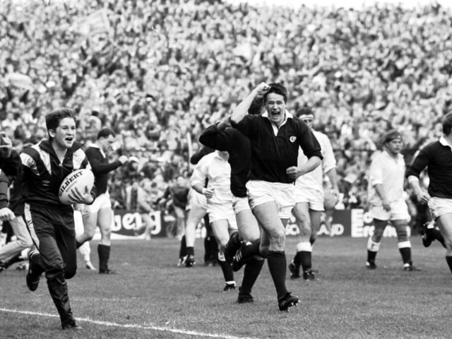 Scotland v England Five Nations 1990 at Murrayfield - Tony Stanger celebrates the final 13-7 score.