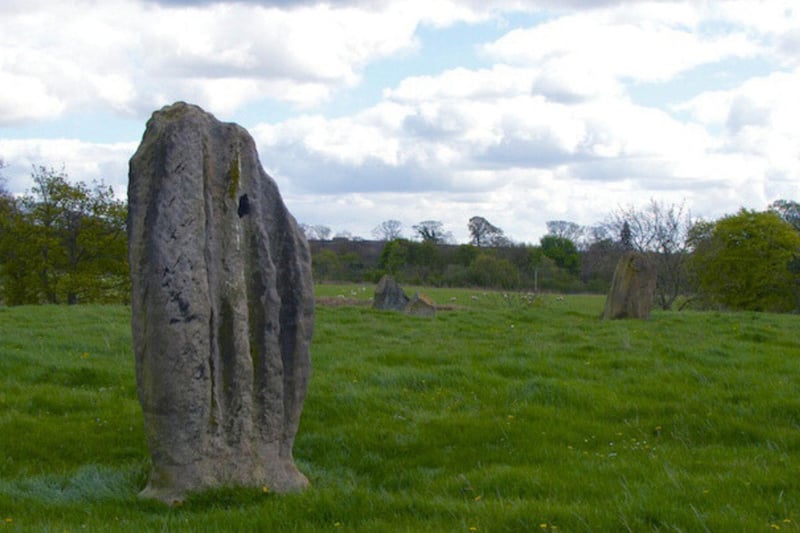 The name of the standing stones “Tuilyies” is derived from the Scots’ word “tulzie” which relates to a fight. The most prominent stone is an unusually shaped megalith which accompanies three other large stones which are near Dunfermline. The megalith or main stone is called the ‘Tuilyies Stane’.