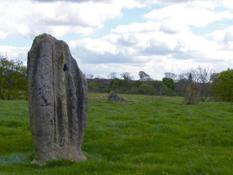 The name of the standing stones “Tuilyies” is derived from the Scots’ word “tulzie” which relates to a fight. The most prominent stone is an unusually shaped megalith which accompanies three other large stones which are near Dunfermline. The megalith or main stone is called the ‘Tuilyies Stane’.