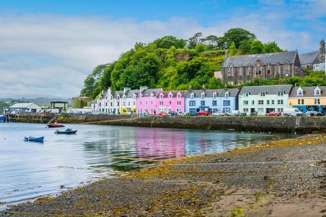 This small fish and chip shop has an ideal location, as its name suggests, overlooking the harbour in Portree on the Isle of Skye. Enjoy a fish supper overlooking the water and the famous colourful houses.