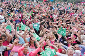 More than 6,700 people took part in the fundraising race for Cancer Research UK in Glasgow.