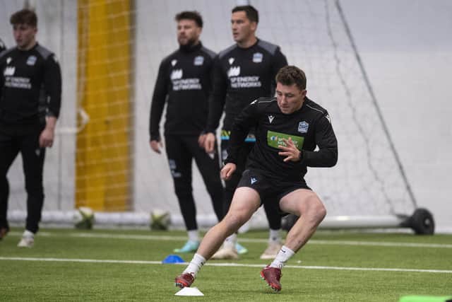 Duncan Weir will start at stand-off for Glasgow Warriors against Perpignan. (Photo by Ross MacDonald / SNS Group)
