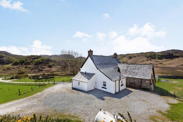 Oldany Farmhouse - drive and parking area.