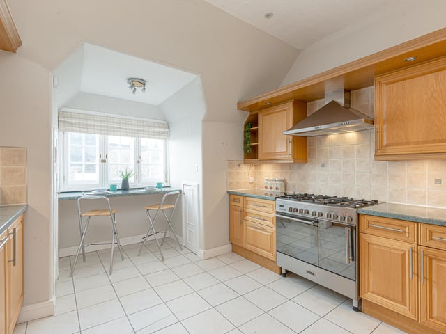 Where is it? Within a Unesco World Heritage Site just minutes away from Princes Street and all the of the world-class cultural highlights Edinburgh has to offer.
Interior: The apartment is generously proportioned and tastefully decorated throughout and comprises a sitting room with turreted window, kitchen, dining room, and four double bedrooms, including one with ensuite.