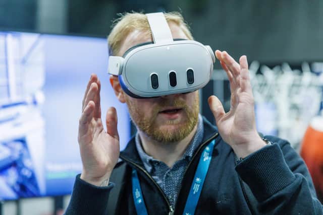 delegate gets hands-on with ACUA Ocean's cutting-edge underwater inspection technology through an immersive VR experience at the Net Zero Innovators conference.