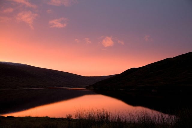 The largest loch in Sutherland, in the North West Highlands, Loch Shin has a length of 27.8 kilometres. In the 1950s the construction of a dam as part of a hydro-electric scheme raised the level of the loch by around nine metres.