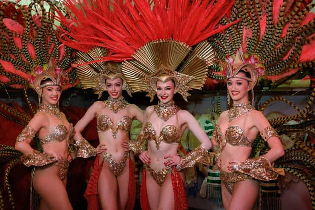 Michaela, Julia, Lucy and Ashlie backstage the Moulin Rouge Pic: ©Philippe Wojazer