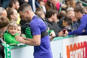 Paul McGinn meets fans during a Hibernian open training session with season ticket holders at Easter Road. (Photo by Paul Devlin / SNS Group)
