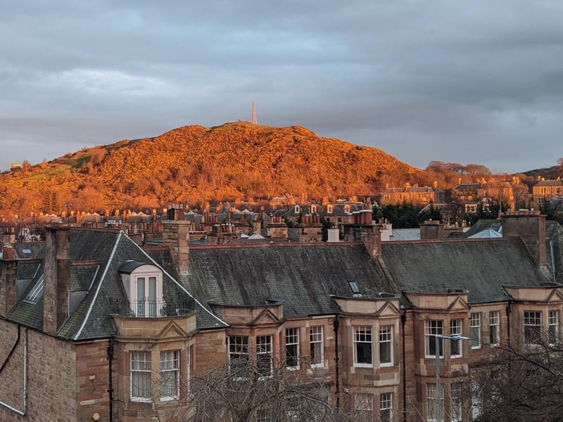 The Braid Hills (also known as the Braids) have a famous golf course which can be found on the south-western edge of Edinburgh. The name is derived from ‘Am Bràghad’ which means ‘the upper part’.