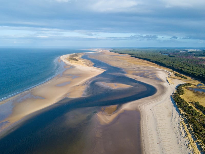 Did you know that Scotland's diverse range of natural beauty extends even to tropical-looking beaches? Nairn Beach is just one such example in the highlands that boasts waters as blue as the Caribbean and sands as white as Australian shores.