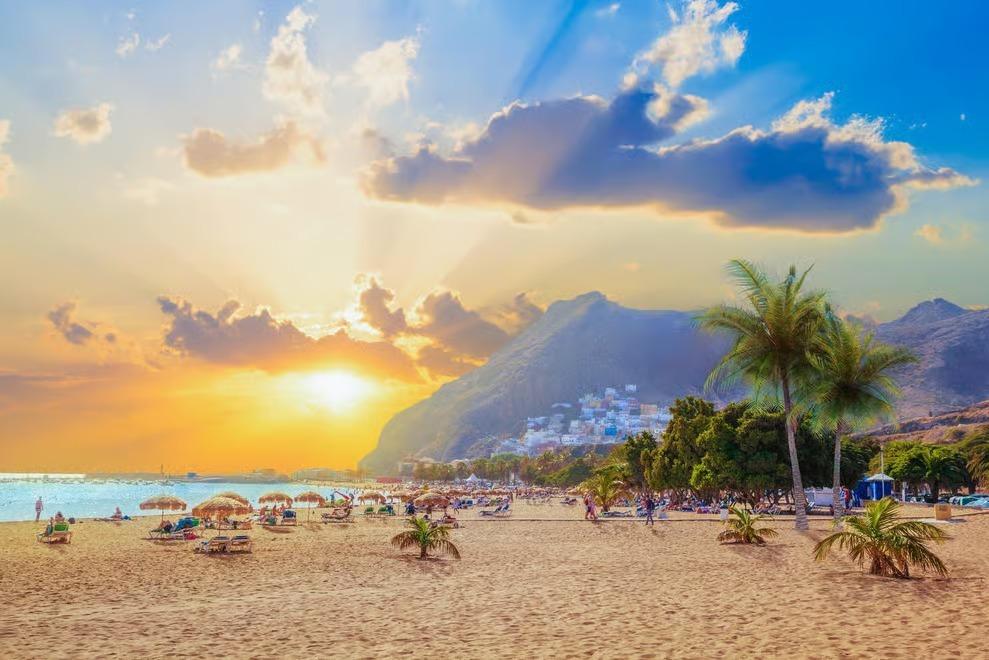 Last-minute Fred Olsen and Wowcher cruise deals for Christmas markets and winter sun from £89