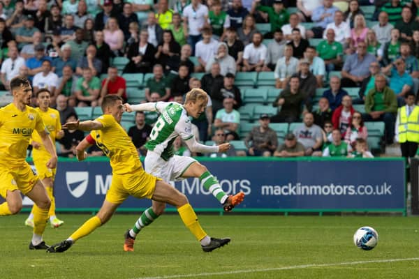 Ewan Henderson equalises for Hibs