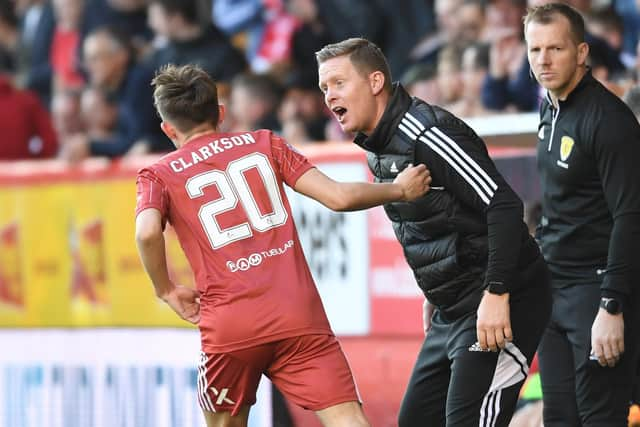 Aberdeen's opening goalscorer Leighton Clarkson celebrates with manager Barry Robson. (Photo by Craig Foy / SNS Group)