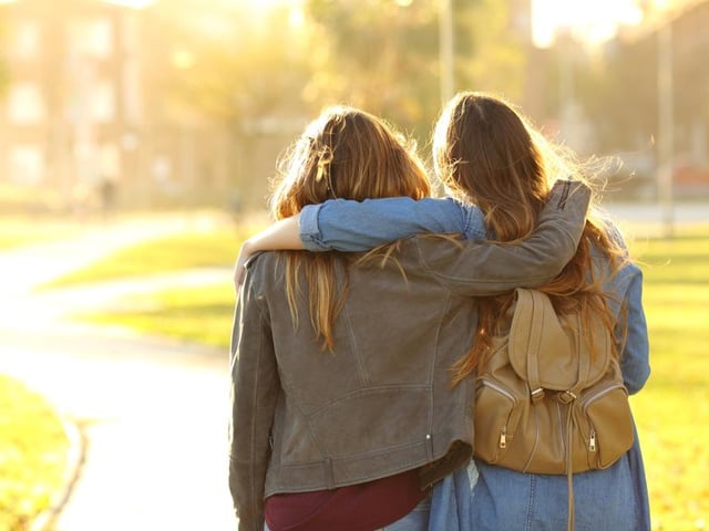 Meaning: To go/accompany someone somewhere. Example: “I’ll chum you along to the Meadows.”