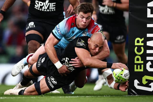 Huw Jones is unable to prevent Toulon's Italian No 8 Sergio Parisse scoring the French club's second try in the 43-19 Challenge Cup final win. (Photo by Anne-Christine Poujoulat/AFP via Getty Images)