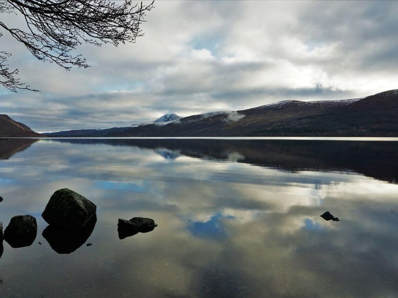 Located in Perth and Kinross, Loch Rannoch has a surface area of 19 square kilometres. The wild expanse of Rannoch Moor stretches out from the western banks of the loch.