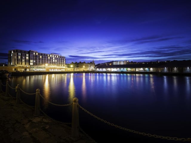 The Apex City Quay Hotel & Spa is just minuted away from Dundee's V&A Museum and is a perfect base to explore all the city has to offer. There's a Japanese-themed spa with an ozone pool, sauna, hydrotherapy hot tub, and Elemis Spa treatment rooms. For eating and drinking, the Quayside Bar & Grill is a contemporary restaurant offering both relaxed bits and a more formal dining experience.
