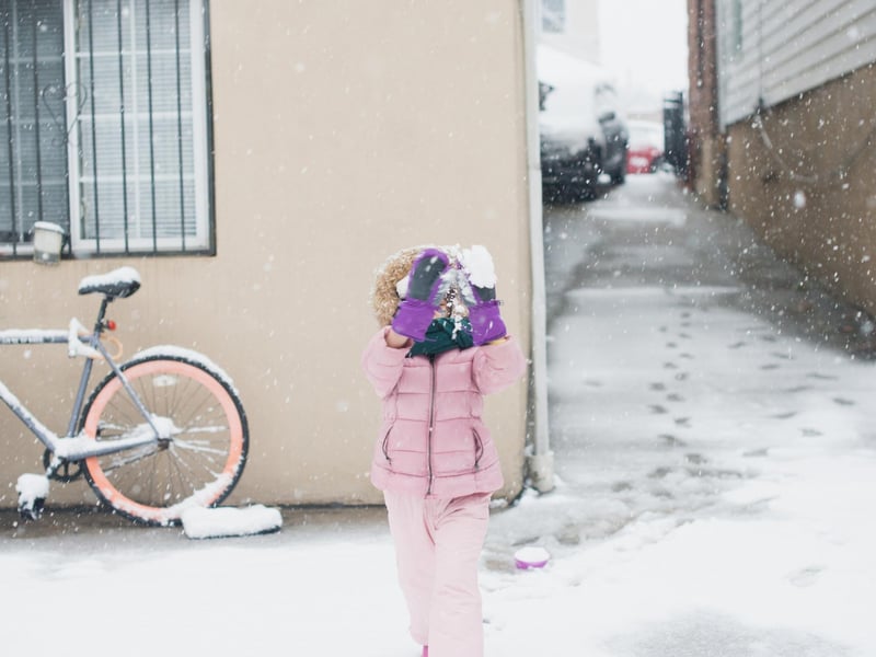 Sneesl refers to the time where it begins to lightly snow (or rain) before it becomes heavier.