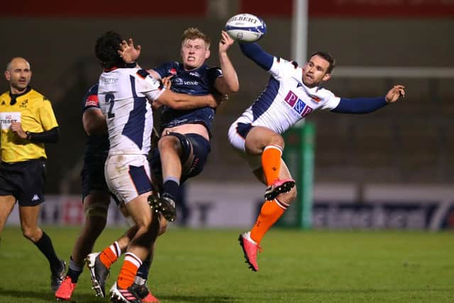 Edinburgh's Nic Groom challenges Matt Postlethwaite of Sale Sharks during the Heineken Champions Cup Pool 1 match at the AJ Bell Stadium. Picture: Alex Livesey/Getty Images