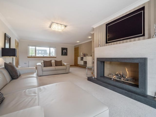 Sitting room.
