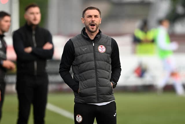 New Kelty Hearts manager Kevin Thomson urges his side on during last night's Premier Sports Cup defeat to Dundee United (Photo by Paul Devlin / SNS Group)