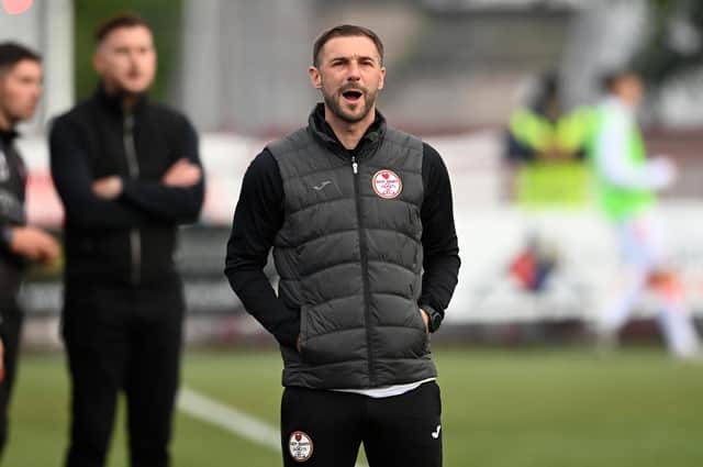 New Kelty Hearts manager Kevin Thomson urges his side on during last night's Premier Sports Cup defeat to Dundee United (Photo by Paul Devlin / SNS Group)
