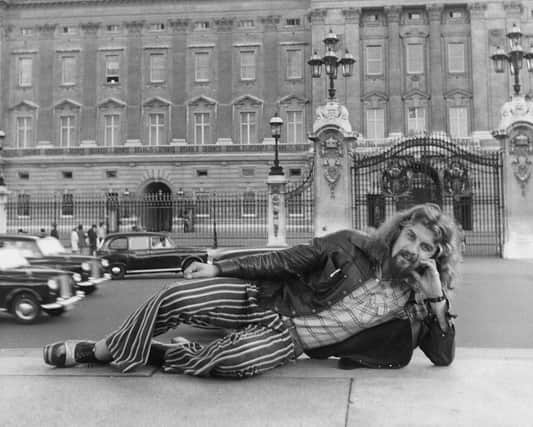 Billy Connolly in front of Buckingham Palace during a visit to London in July 1974.