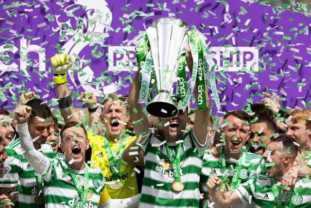 Celtic’s Tom Rogic lifts the the cinch Premiership trophy after the 6-0 win over Motherwell.
