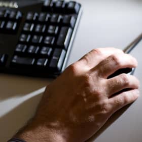The new data shows that in December full-time online job postings rose by 2.5 per cent, following a 1.5 per cent rise in and a 0.3 per cent increase in October.