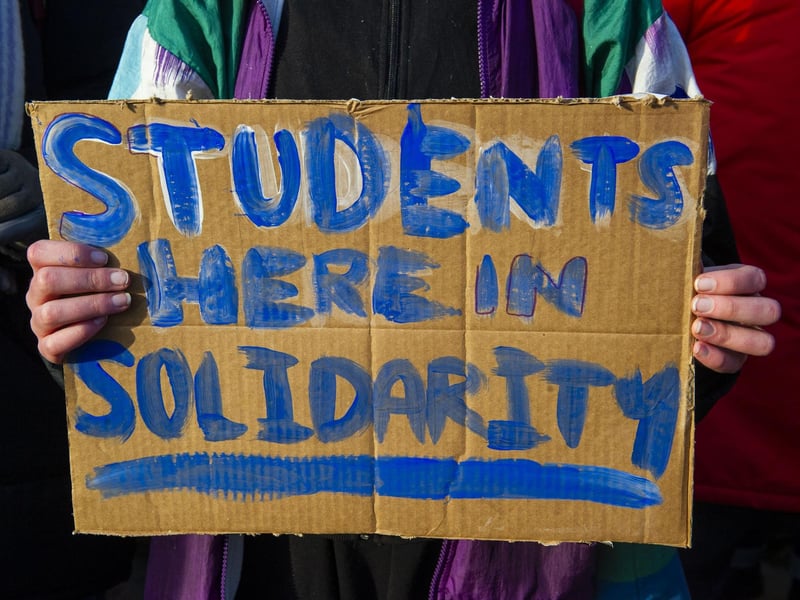 A sign at Bute House reading "Students here in solidarity"