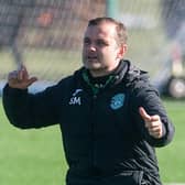 Shaun Maloney takes Hibs training ahead of the trip to Dundee.  (Photo by Craig Foy / SNS Group)