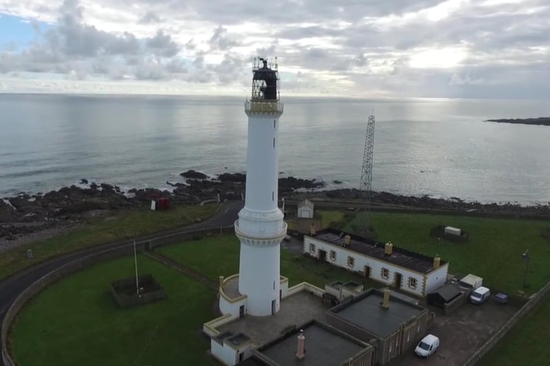 The Girdle Ness Lighthouse was first lit on October 15, 1833, and continued to operate until 1847 when the original lantern became ‘too small’ to keep being used.