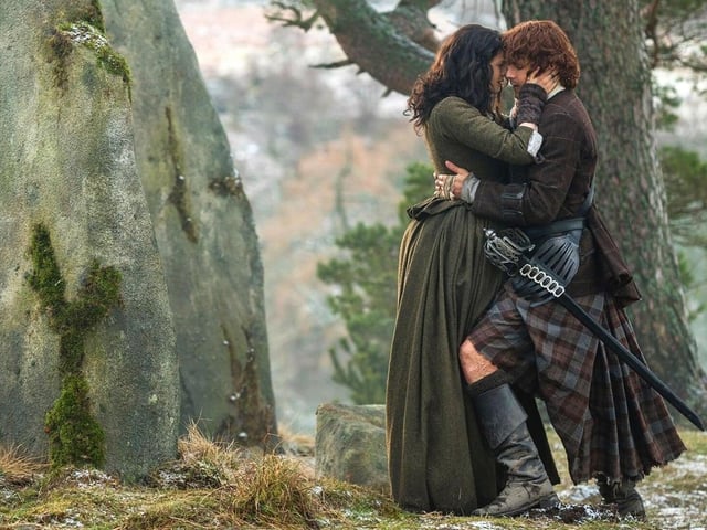 This romantic phrase means ‘my heart’ but it is used colloquially for saying ‘my darling’ or ‘my dear’ and it is used by several characters throughout the books. You can pronounce it like “mo chree-ah”.