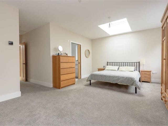 Principal bedroom.