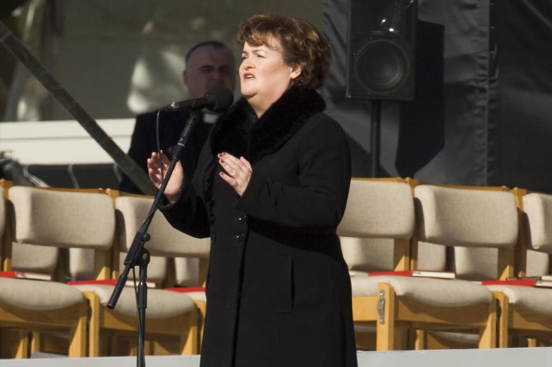 Susan Boyle Sings to the Pilgrims at Bellahouston Park.