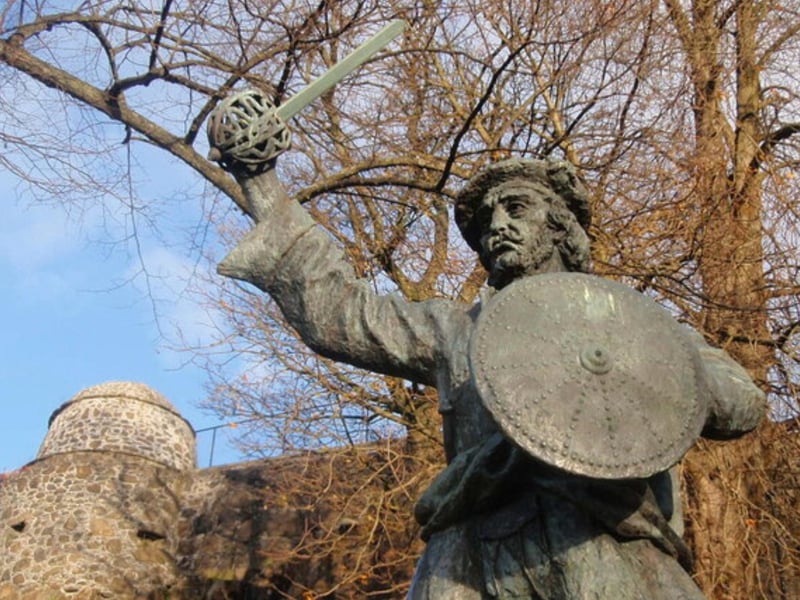 Sculpted as a Highlander wielding battle gear, this Rob Roy statue can be found on Corn Exchange road in Stirling. Also known as Red MacGregor, he was a famous Scottish folk hero and outlaw which is why the 1995 film starring Liam Neeson was produced in his honour.