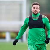 Lewis Stevenson has signed a new deal with Hibs.