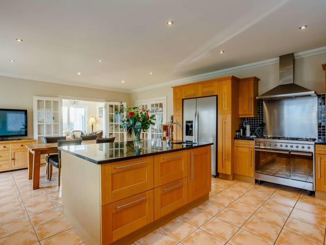 Dining kitchen.