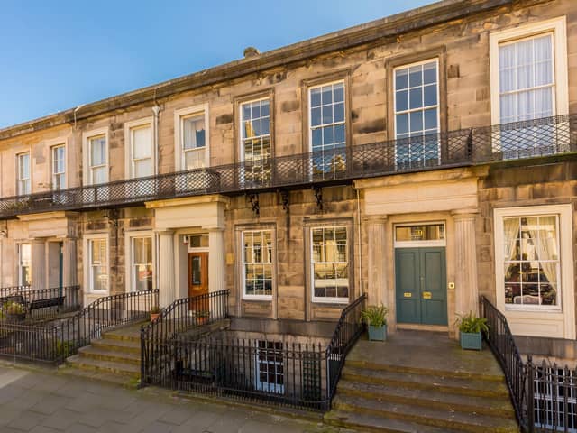 Windsor Street is a quiet terrace designed in 1822 by William Playfair, forming part of his Eastern New Town, or Calton, scheme.
The houses here are A listed and even the railings are protected, as their design features distinctive elements.