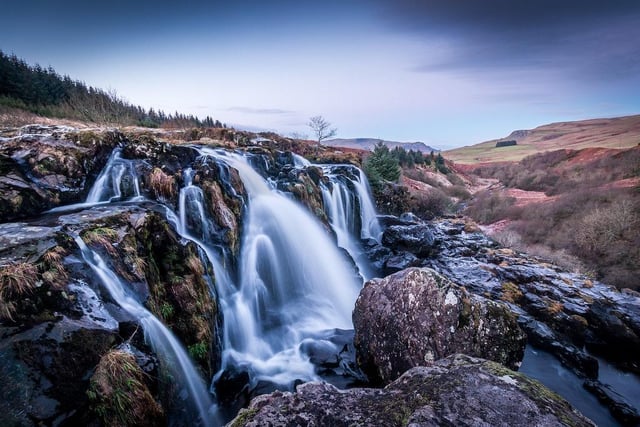 This waterfall is located on the River Endrick roughly 2 miles to the east of Fintry village and 17 miles away from Stirling city. The Scots word “loup” means “leap” and it is given in honour of those who visit the waterfall to leap over the rock’s edge.
