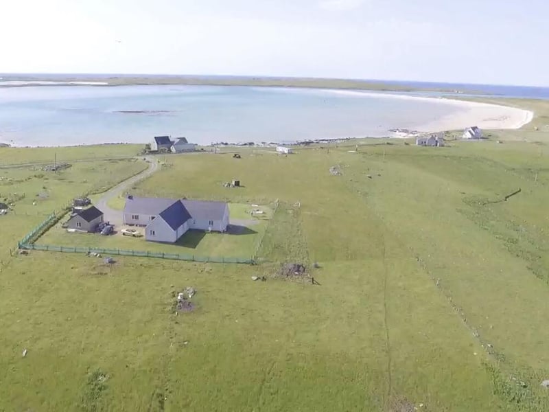 For those looking for a remote escape Vallay Sands Bed and Breakfast is is located in Sollas, in North Uist, and features dramatic sea views.