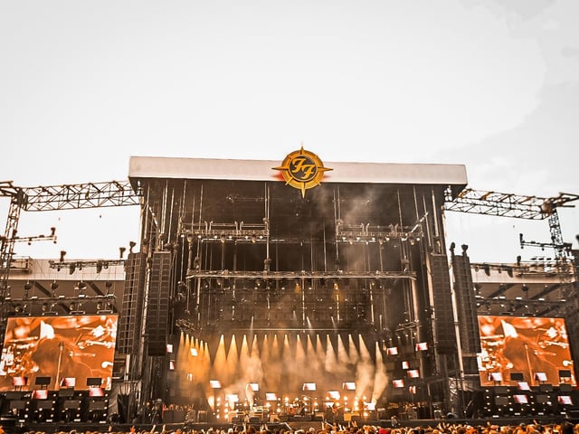 Foo Fighters on stage