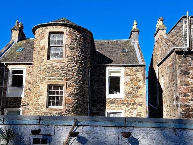 The two-bed home has a lounge, assumed former kitchen and a separate toilet off the top floor of the common close.
