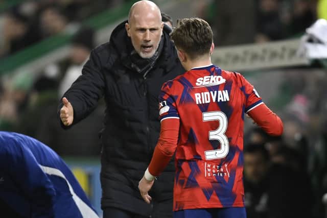 Rangers left-back Ridvan Yilmaz celebrates with manager Philippe Clement after making it 1-0 over Hibs at Easter Road. (Photo by Rob Casey / SNS Group)